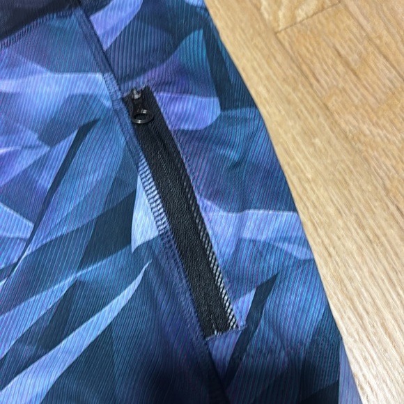 Lululemon Inspire Tight II (Mesh) Pretty Prism Multi / Black size 6 - Picture 2 of 10
